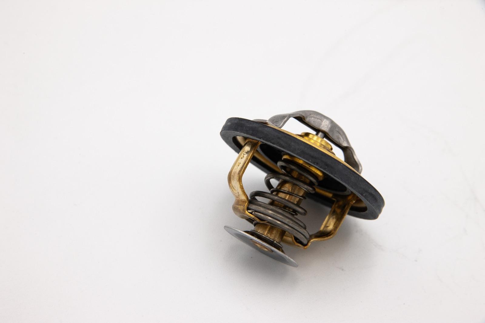 Original Iveco 500329622 Thermostat, Öffnungstemperatur 82 °C Daily I II III