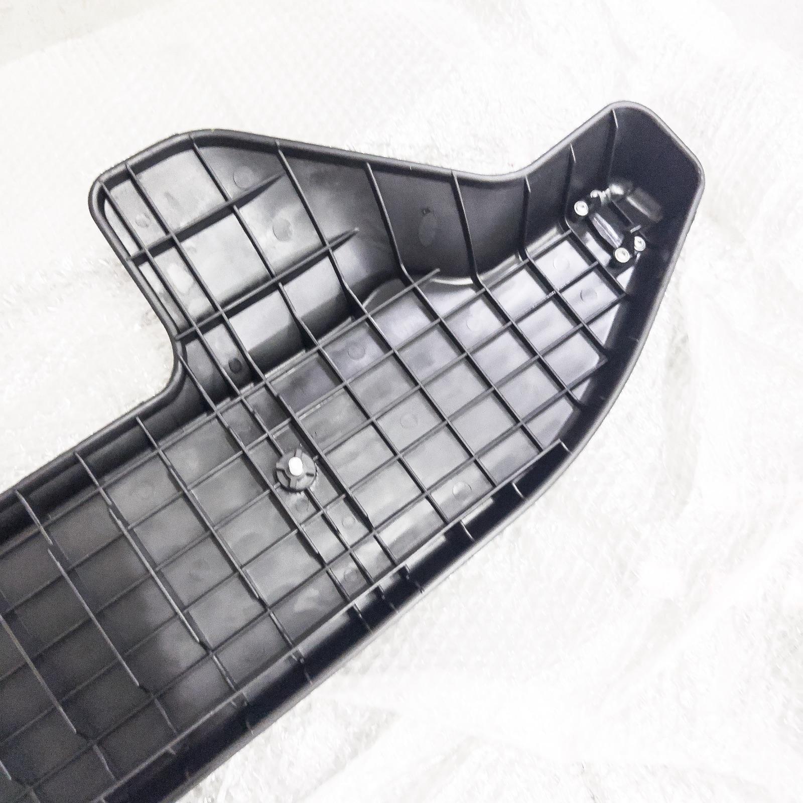 Original Iveco 504100592 Belag-Trittbelag (Kunststoff) Original Iveco 504100592 Belag-Trittbelag (Kunststoff)