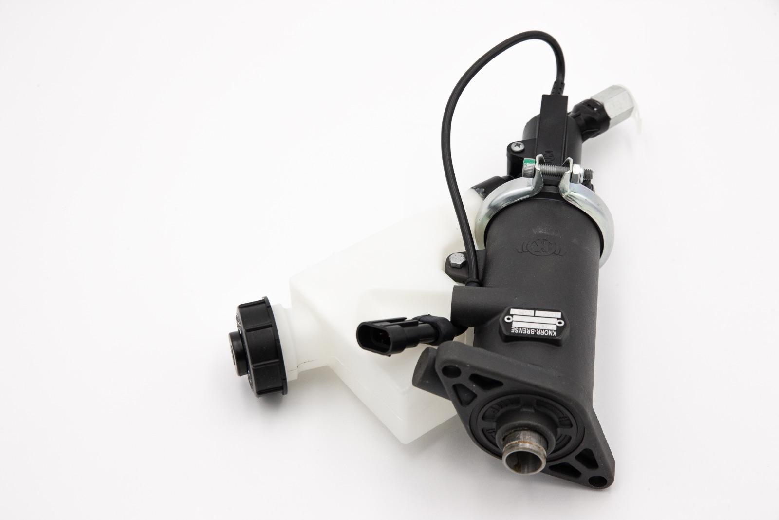 Original Iveco 5801317172 CLUTCH MAIN CYLIND Original Iveco 5801317172 CLUTCH MAIN CYLIND